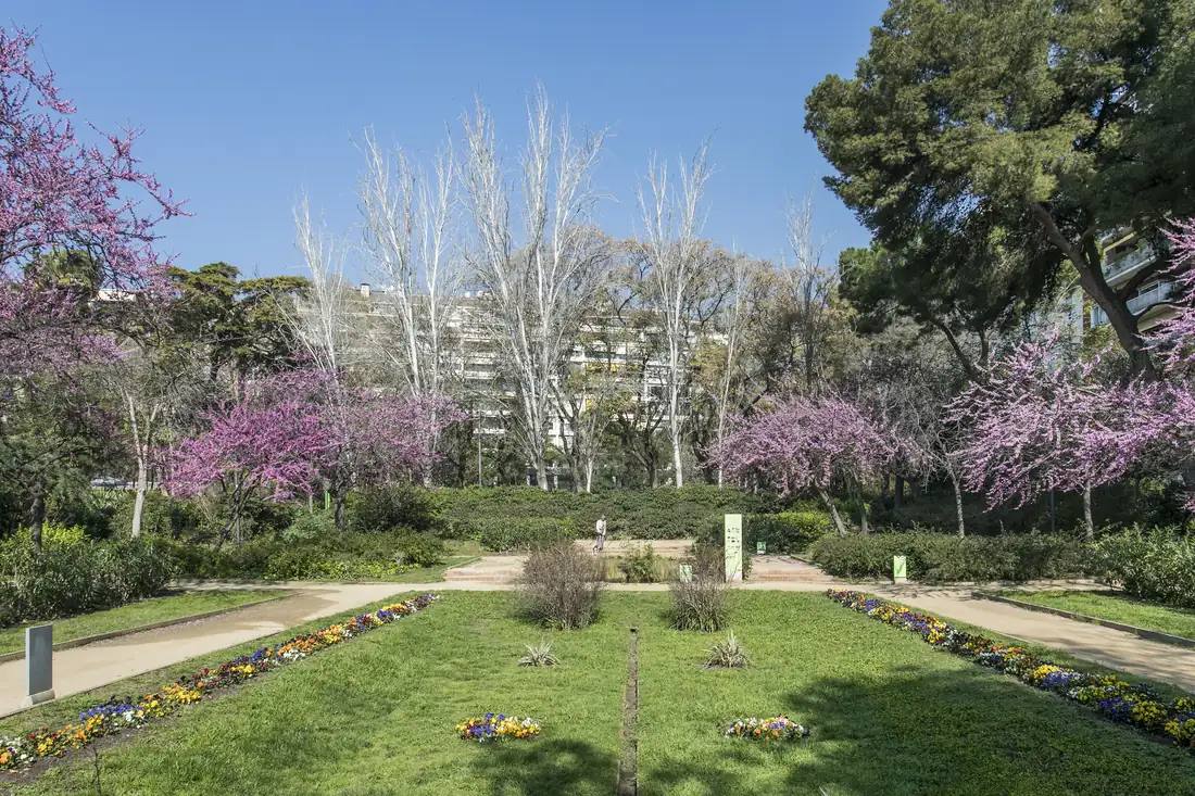 Jardines del Turó Parc en primavera, en el barrio de Sant Gervasi (Barcelona)